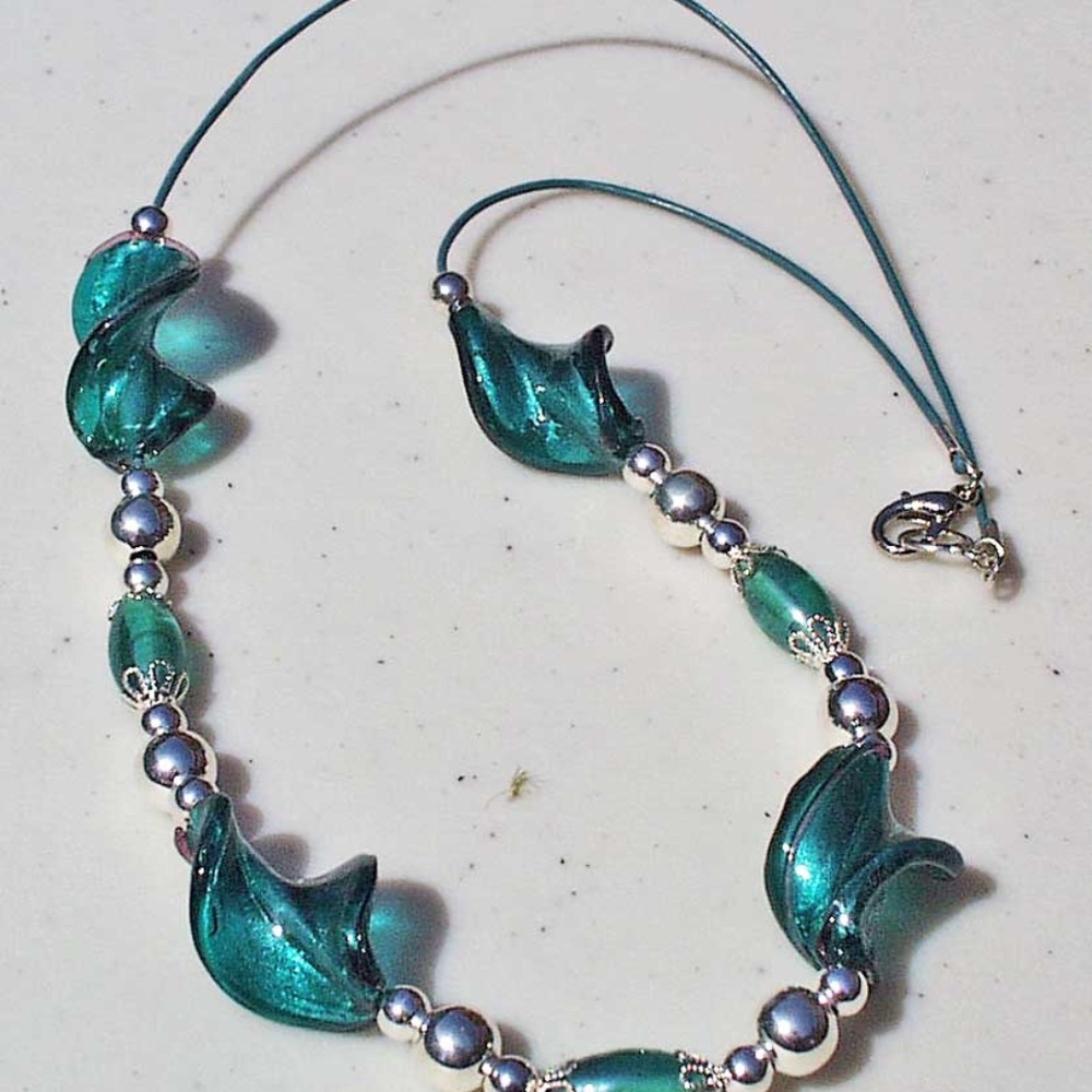 LAMPWORK GLASS NECKLACE, TWISTED WITH SILVER GLITTER, 18 INCHES LONG, WITH GLASS